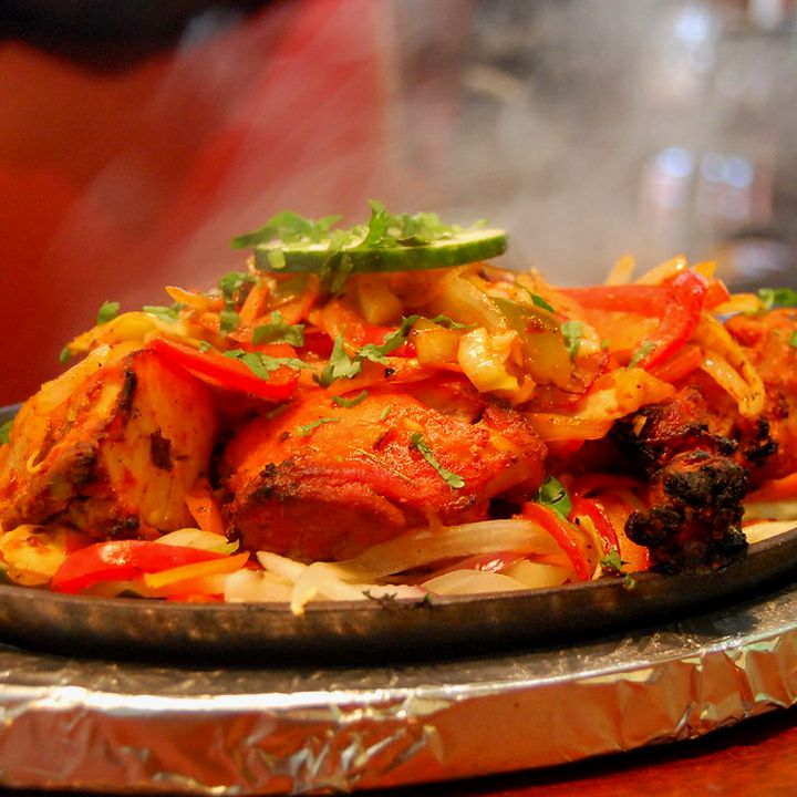Tandoori chicken sizzling with peppers and onions